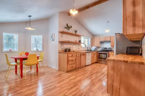 Kitchen - 52351 Dustan Rd, La Pine, OR 97739 photo 1 of 2