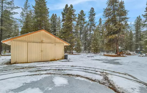 Exterior - 52351 Dustan Rd, La Pine, OR 97739 photo 5 of 11