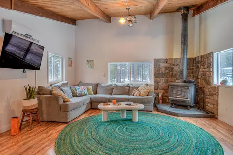 Living - 52351 Dustan Rd, La Pine, OR 97739 photo 2 of 3