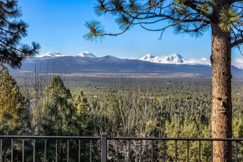1748 NW Farewell Dr, Bend, OR 97703