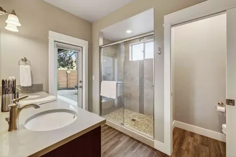 Bath - 61407 Kobe St, Bend, OR 97702 photo 2 of 4