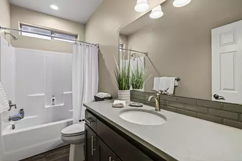 Bath - 61407 Kobe St, Bend, OR 97702 photo 4 of 4
