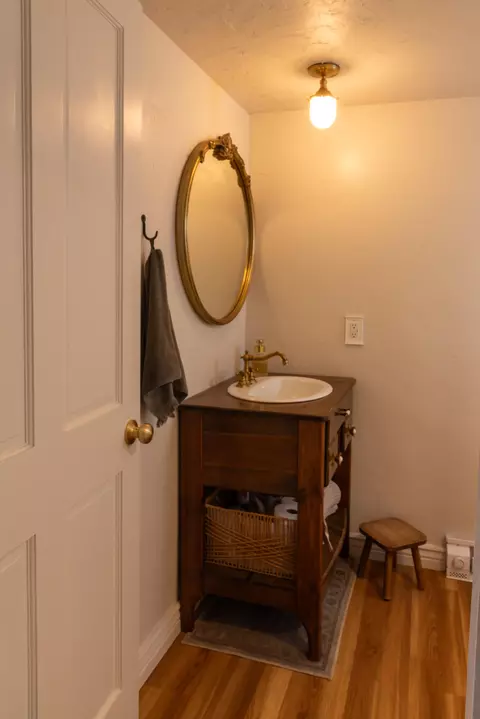 Bath - 9337 SW Willard Rd, Bend, OR 97701 photo 1 of 2
