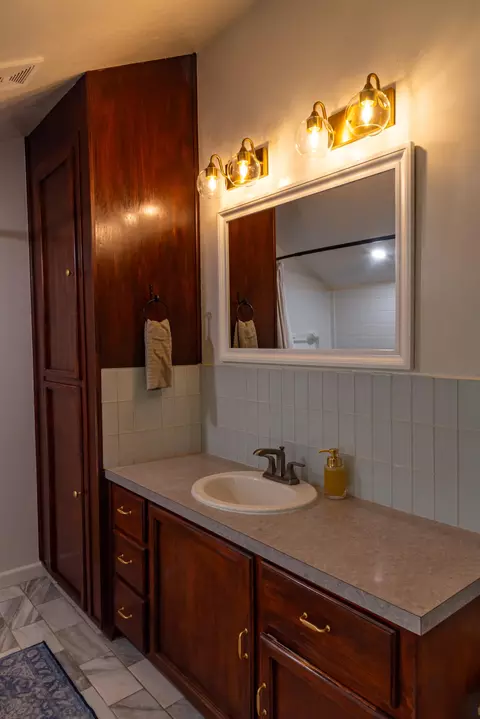 Bath - 9337 SW Willard Rd, Bend, OR 97701 photo 2 of 2