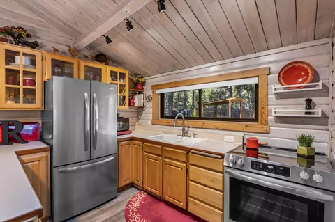 Kitchen - 56585 Lunar Dr, Bend, OR 97707 photo 1 of 2