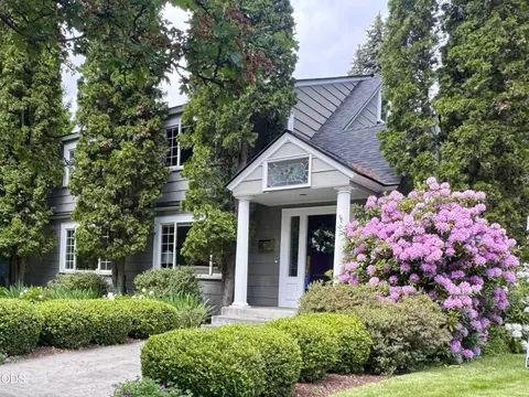 898 NW Riverside Blvd, Bend, OR 97703