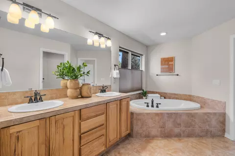 Bath - 61041 Chamomile Pl, Bend, OR 97702 photo 2 of 4