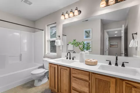 Bath - 61041 Chamomile Pl, Bend, OR 97702 photo 4 of 4