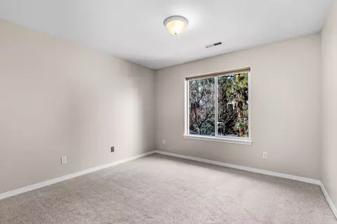 Bedroom - 61041 Chamomile Pl, Bend, OR 97702 photo 3 of 4
