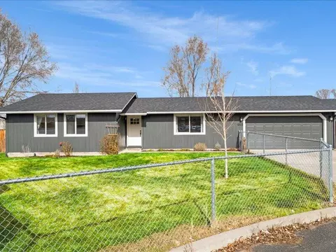 1003 SE Algonquian Loop, Prineville, OR 97754