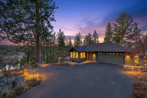 3695 NW Kirkaldy Ct, Bend, OR 97703