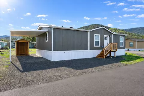 1 Corral Ln #37, Ashland, OR 97520