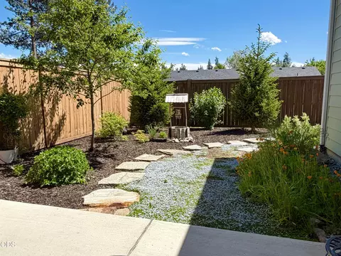 Exterior - 1005 E Horse Back Trl, Sisters, OR 97759 photo 2 of 2