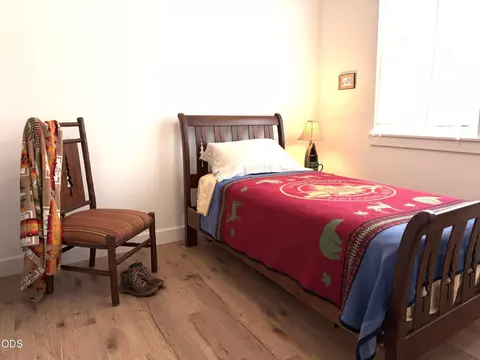 Bedroom - 1005 E Horse Back Trl, Sisters, OR 97759 photo 2 of 2