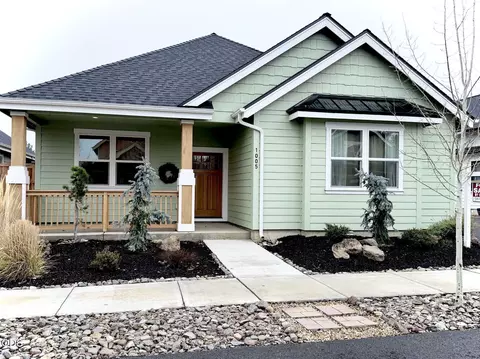 Exterior - 1005 E Horse Back Trl, Sisters, OR 97759 photo 1 of 2