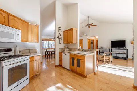 Kitchen - 55595 Wagon Master Way, Bend, OR 97707 photo 2 of 2