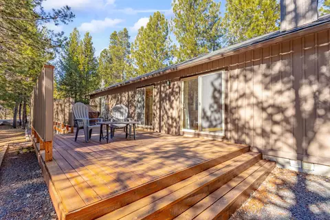 Exterior - 55595 Wagon Master Way, Bend, OR 97707 photo 5 of 7