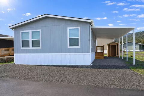 1 Corral Ln #38, Ashland, OR 97520