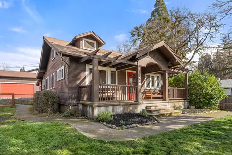 420 NW Savage St, Grants Pass, OR 97526