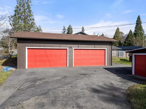 420 NW Savage St, Grants Pass, OR 97526