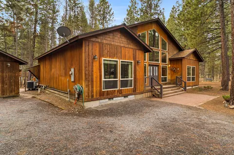 Exterior - 17039 Cooper Dr, Bend, OR 97707 photo 2 of 15