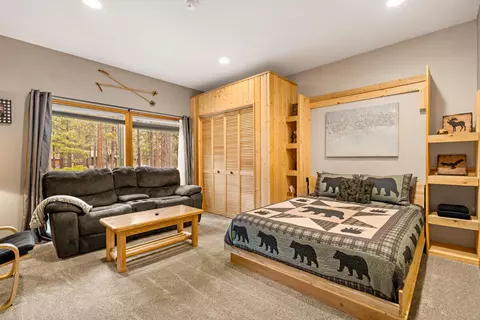 Bedroom - 17039 Cooper Dr, Bend, OR 97707 photo 3 of 7