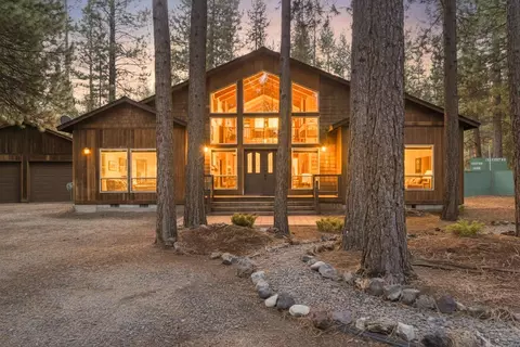 17039 Cooper Dr, Bend, OR 97707