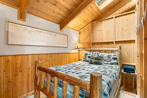 Bedroom - 17039 Cooper Dr, Bend, OR 97707 photo 7 of 7