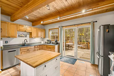 Kitchen - 17039 Cooper Dr, Bend, OR 97707 photo 1 of 3