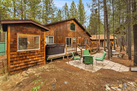 Exterior - 17039 Cooper Dr, Bend, OR 97707 photo 7 of 15