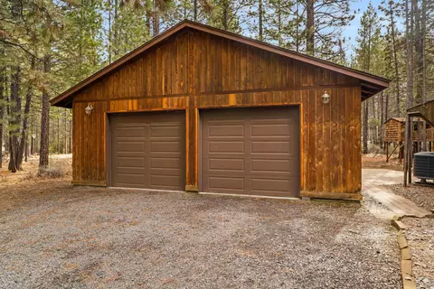 Exterior - 17039 Cooper Dr, Bend, OR 97707 photo 11 of 15