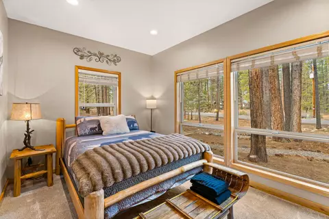 Bedroom - 17039 Cooper Dr, Bend, OR 97707 photo 4 of 7