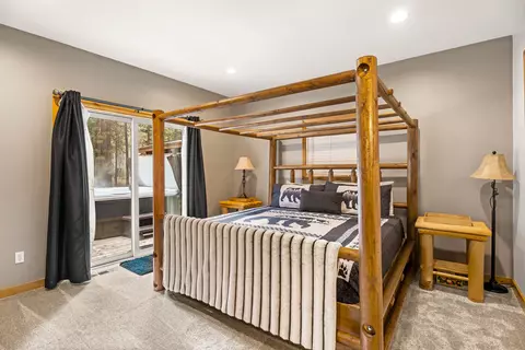 Bedroom - 17039 Cooper Dr, Bend, OR 97707 photo 2 of 7