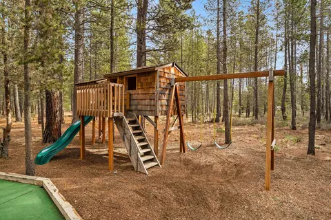 Exterior - 17039 Cooper Dr, Bend, OR 97707 photo 8 of 15