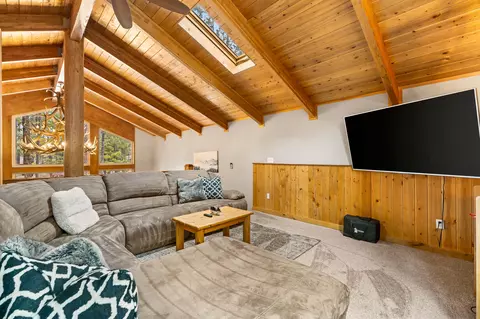 Living - 17039 Cooper Dr, Bend, OR 97707 photo 3 of 3