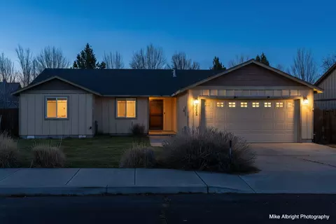2215 SW Stonehedge Ct, Redmond, OR 97756