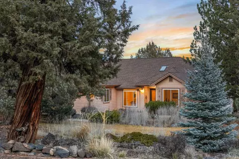 1966 Kingfisher Cir, Redmond, OR 97756