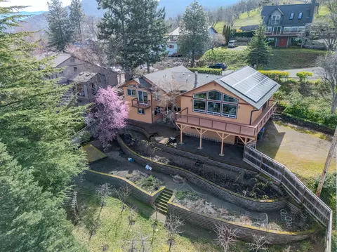 1911 Tamarack Pl, Ashland, OR 97520