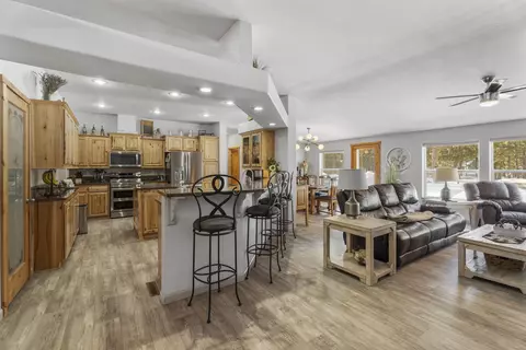 53315 Holiday Dr, La Pine, OR 97739