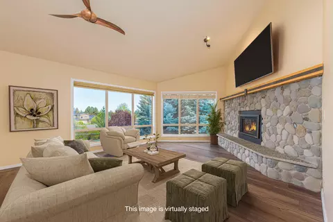 Living - 21445 Bradetich Loop, Bend, OR 97701 photo 4 of 6