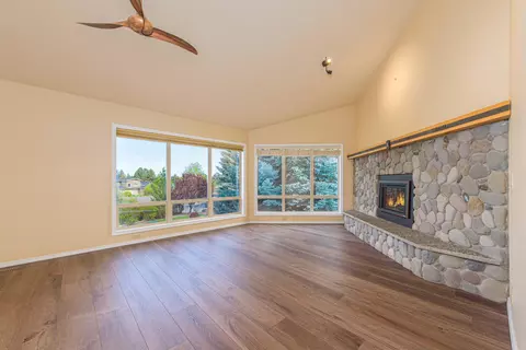 Living - 21445 Bradetich Loop, Bend, OR 97701 photo 3 of 6