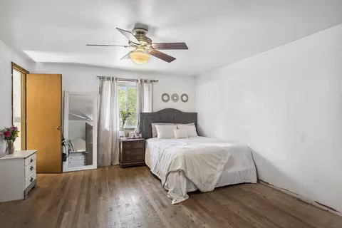 Bedroom - 61585 E Lake Dr, Bend, OR 97702 photo 5 of 6