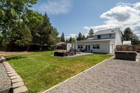 Exterior - 61585 E Lake Dr, Bend, OR 97702 photo 3 of 16