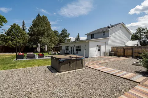 Exterior - 61585 E Lake Dr, Bend, OR 97702 photo 12 of 16
