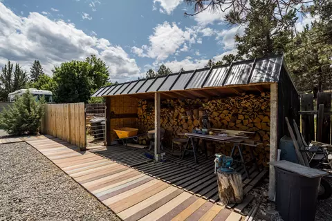 Exterior - 61585 E Lake Dr, Bend, OR 97702 photo 11 of 16