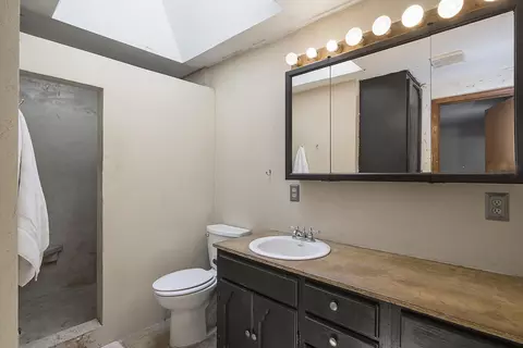 Bath - 61585 E Lake Dr, Bend, OR 97702 photo 5 of 6