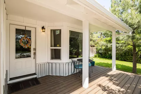 Exterior - 61585 E Lake Dr, Bend, OR 97702 photo 14 of 16