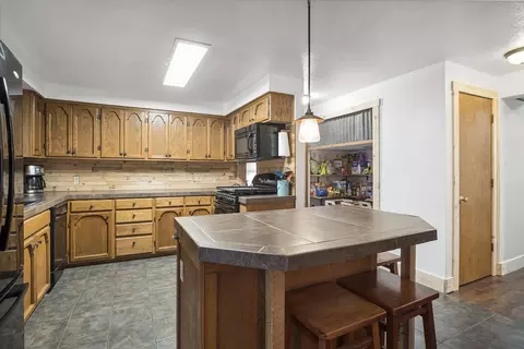 Kitchen - 61585 E Lake Dr, Bend, OR 97702 photo 2 of 4