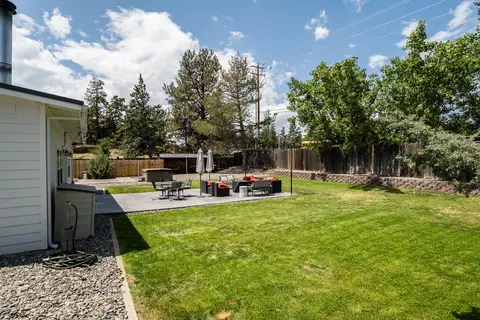 Exterior - 61585 E Lake Dr, Bend, OR 97702 photo 7 of 16