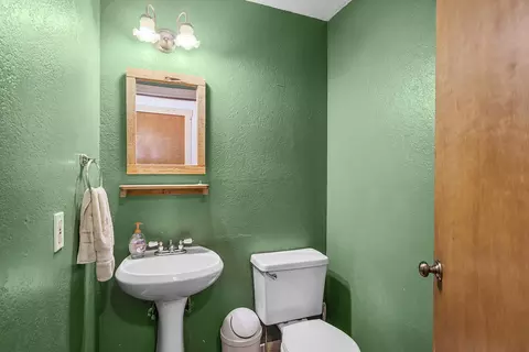 Bath - 61585 E Lake Dr, Bend, OR 97702 photo 1 of 6